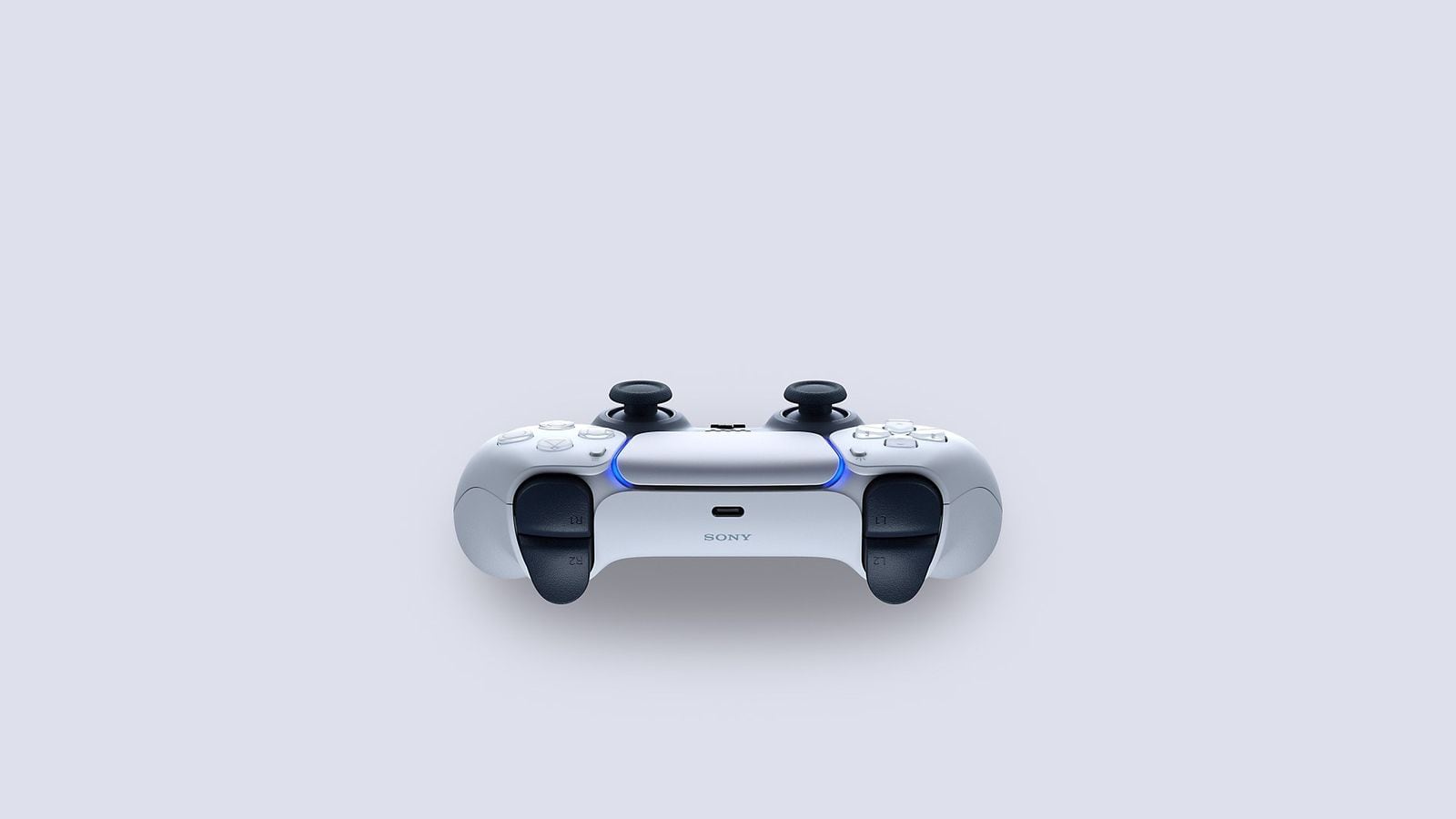 Biely ovládač DualSense spredu na svetlosivom pozadí, produktová fotka