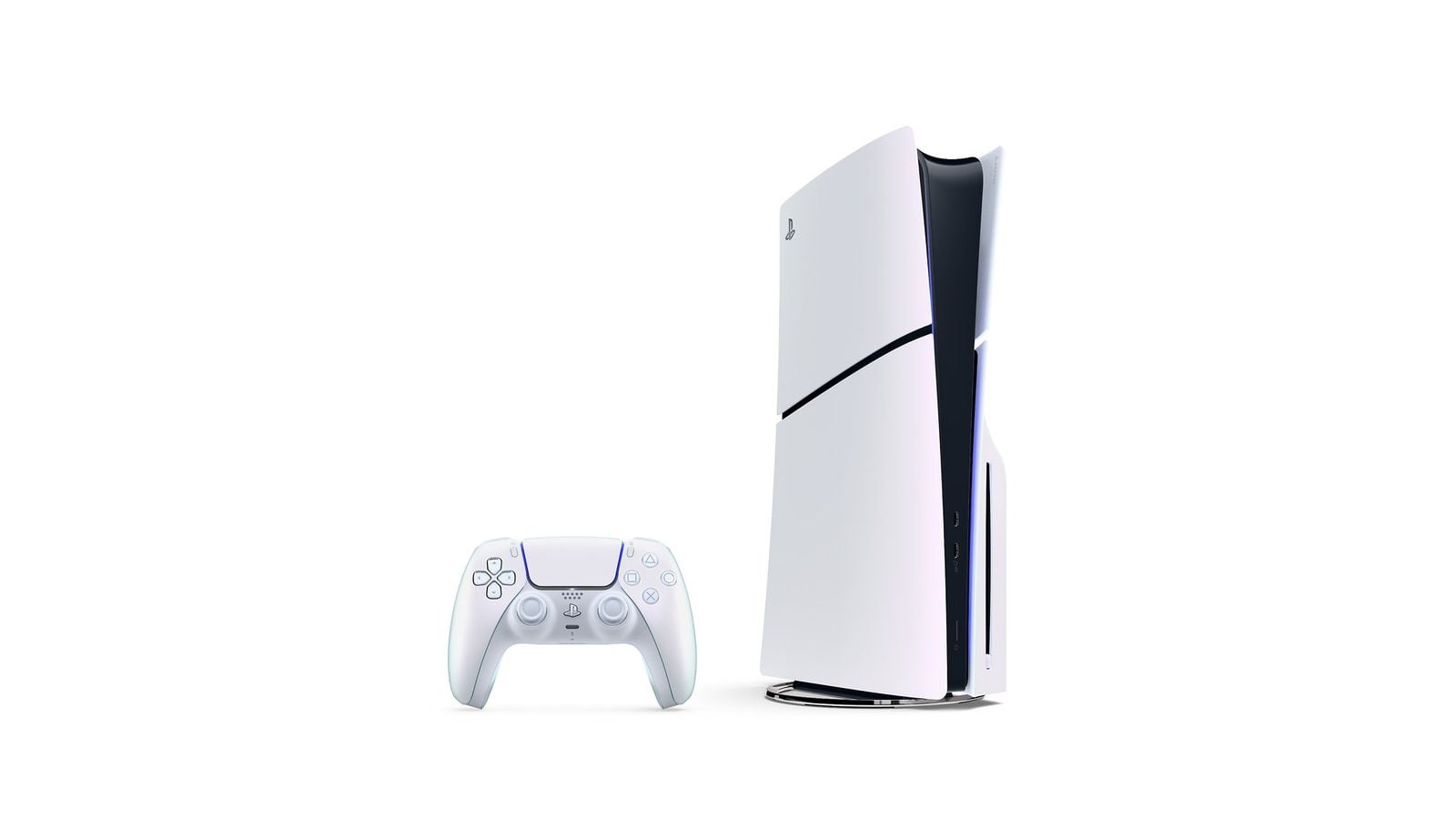 Biela PS5 Slim konzola s bielym ovládačom DualSense, na bielom pozadí